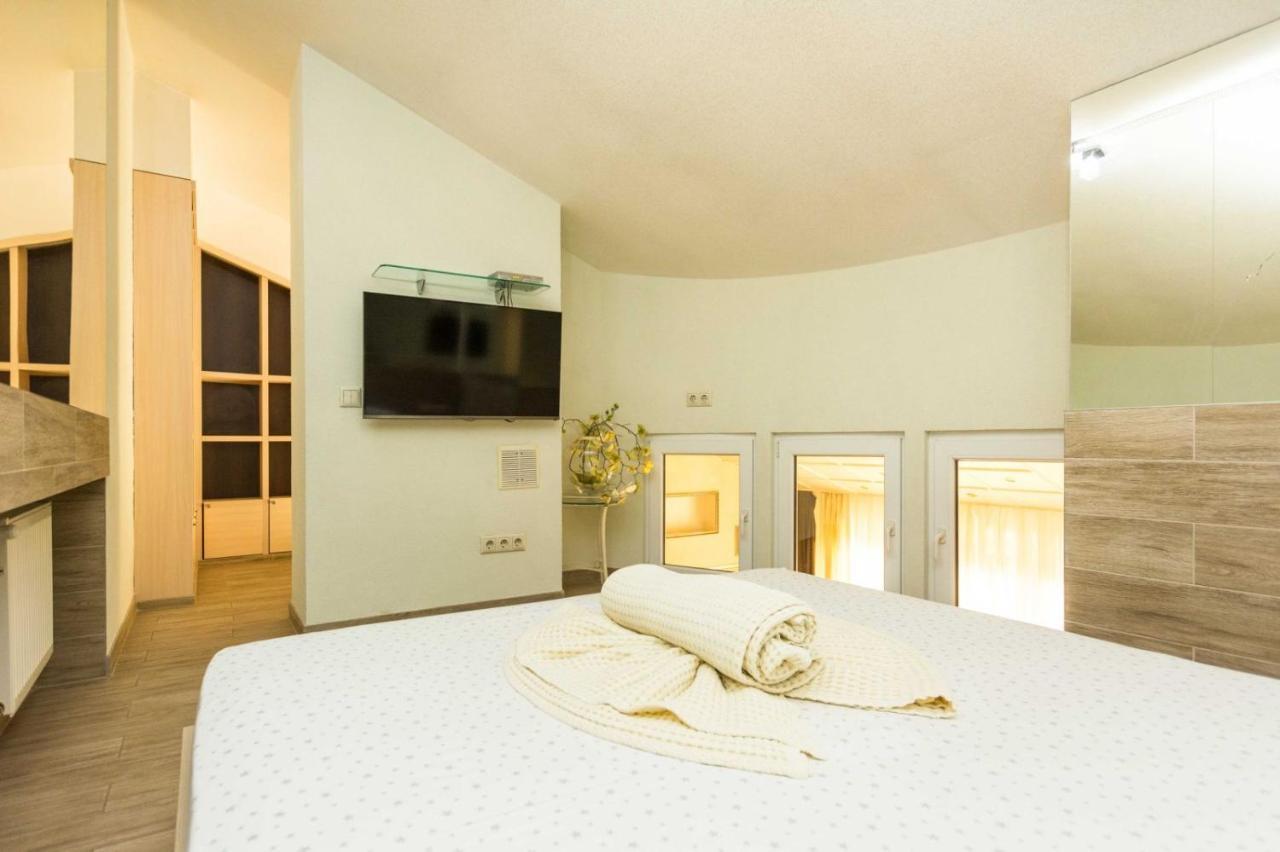 Ferienwohnung Wonderful Penthouse In Centr Of Kischinau Exterior foto